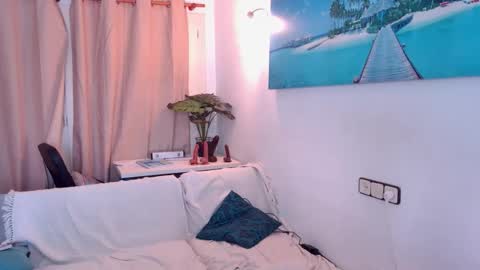 Snapshot of ivonneanddom chatting on November 19, 10:48 am ivonneanddom online show from November 19, 10:48 am