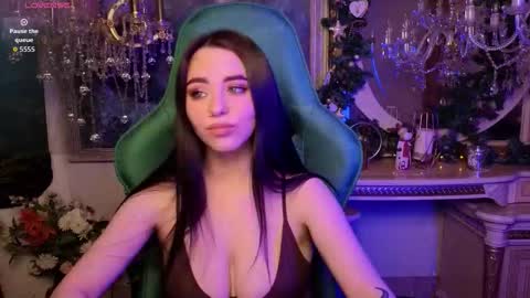 ivorywood_ online show from January 16, 5:50 pm