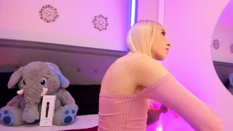 ivi rosse  online show from July 10, 1:47 pm