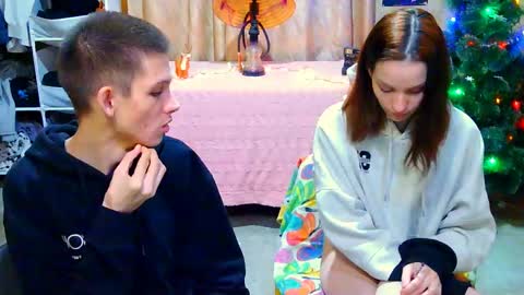 Ivy and Lester online show from December 8, 4:07 pm