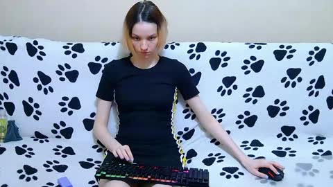 Ivy and Lester online show from May 2, 5:56 am