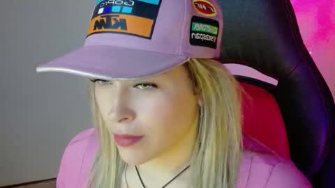 Snapshot of ivy__taylorr chatting on November 5, 10:21 pm Diana Rojas online show from November 5, 10:21 pm