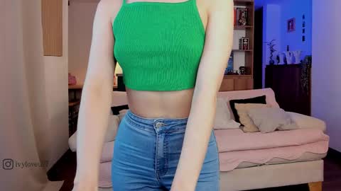 Snapshot of ivy_love33 chatting on September 23, 3:20 am Ivy online show from September 23, 3:20 am