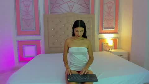 Snapshot of ivy_rae_xxx chatting on April 9, 6:35 pm Ivy Rae online show from April 9, 6:35 pm