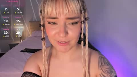 Snapshot of ivy_ragnar chatting on December 19, 2:18 am Pamela online show from December 19, 2:18 am