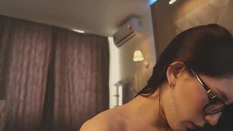 Snapshot of ivy_whyte chatting on February 14, 9:03 am Ivy online show from February 14, 9:03 am