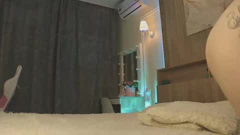 Snapshot of ivy_whyte chatting on March 2, 5:58 pm Ivy online show from March 2, 5:58 pm