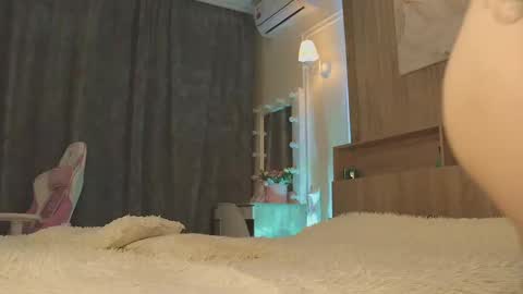 Snapshot of ivy_whyte chatting on March 5, 6:01 pm Ivy online show from March 5, 6:01 pm