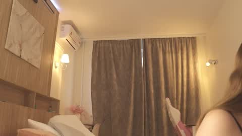 Snapshot of ivy_whyte chatting on March 28, 3:17 am Ivy online show from March 28, 3:17 am