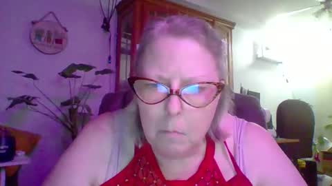 Snapshot of ivyjane3522 chatting on April 17, 1:19 am ivyjane3522 online show from April 17, 1:19 am