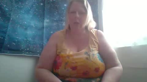 Snapshot of ivyjane3522 chatting on April 30, 12:00 pm ivyjane3522 online show from April 30, 12:00 pm