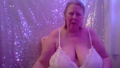 Snapshot of ivyjane3522 chatting on May 2, 2:27 am ivyjane3522 online show from May 2, 2:27 am