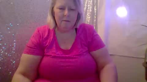 Snapshot of ivyjane3522 chatting on May 5, 1:24 am ivyjane3522 online show from May 5, 1:24 am