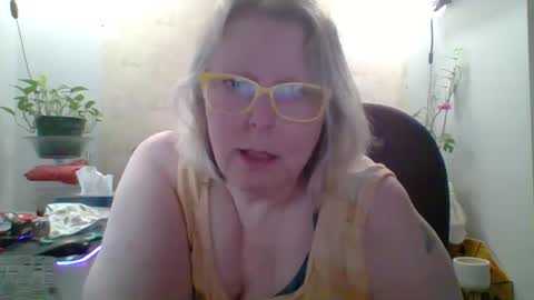 Snapshot of ivyjane3522 chatting on May 11, 2:23 pm ivyjane3522 online show from May 11, 2:23 pm