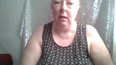 Snapshot of ivyjane3522 chatting on May 17, 2:35 pm ivyjane3522 online show from May 17, 2:35 pm