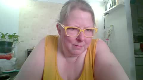 Snapshot of ivyjane3522 chatting on May 23, 10:30 am ivyjane3522 online show from May 23, 10:30 am