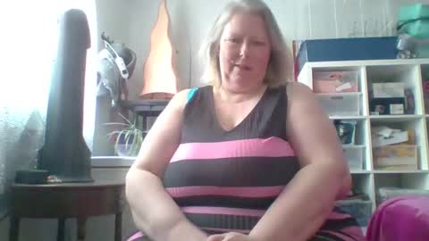 ivyjane3522 online show from June 9, 6:30 pm