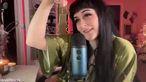 Snapshot of ivyminxxx chatting on December 27, 12:39 am Ivy Minxxx online show from December 27, 12:39 am