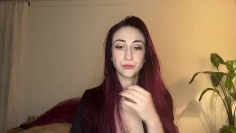 Snapshot of ivyrosiex chatting on February 24, 2:19 am Ivy Rosie online show from February 24, 2:19 am