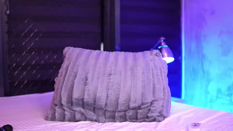 IvyRowa online show from February 13, 1:29 am