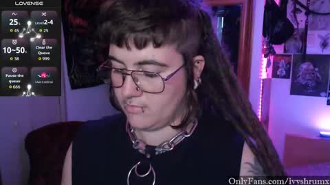 Snapshot of ivyshrumx chatting on September 26, 2:04 am Ivy ShrumX online show from September 26, 2:04 am