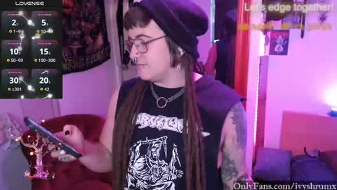 Snapshot of ivyshrumx chatting on October 9, 1:14 am Ivy ShrumX online show from October 9, 1:14 am