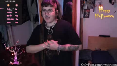 Snapshot of ivyshrumx chatting on October 12, 7:02 pm Ivy ShrumX online show from October 12, 7:02 pm