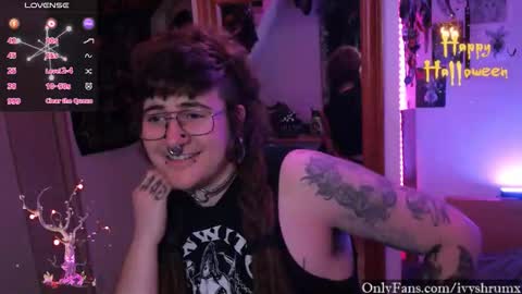 Snapshot of ivyshrumx chatting on October 24, 1:35 am Ivy ShrumX online show from October 24, 1:35 am