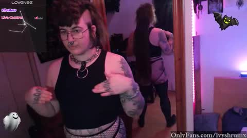 Snapshot of ivyshrumx chatting on December 4, 2:10 am Ivy ShrumX online show from December 4, 2:10 am