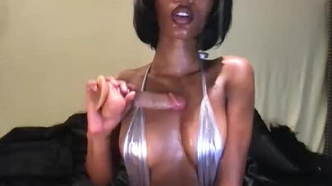 ivyskye_ online show from June 8, 12:36 am