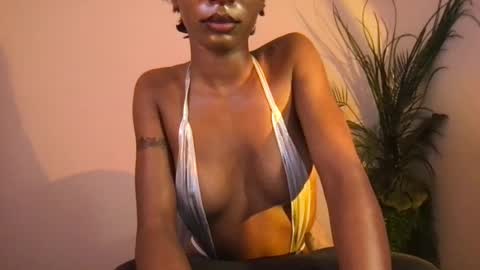 ivyskye_ online show from July 9, 9:19 pm
