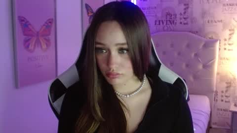 Snapshot of ivyy_crystal chatting on February 18, 11:30 pm Ivy online show from February 18, 11:30 pm