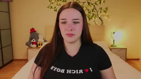 Daisy online show from May 22, 11:43 pm