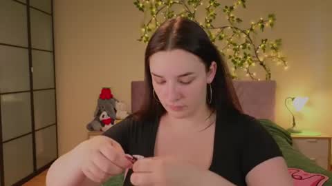 Daisy online show from June 15, 2:36 am