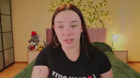 Daisy online show from June 16, 2:03 am