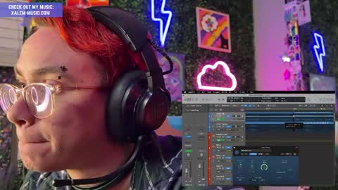 Snapshot of iwillbeyourmuse chatting on December 1, 11:36 pm Muse hethey online show from December 1, 11:36 pm