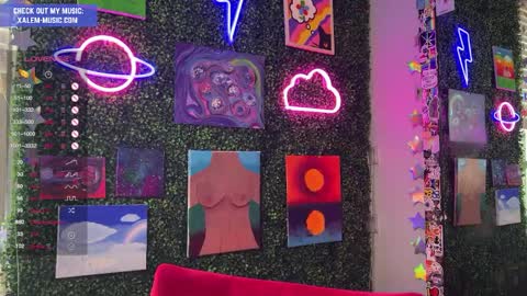 Snapshot of iwillbeyourmuse chatting on December 8, 8:36 pm Muse hethey online show from December 8, 8:36 pm