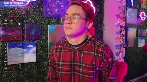 Snapshot of iwillbeyourmuse chatting on December 8, 11:40 pm Muse hethey online show from December 8, 11:40 pm