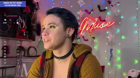 Snapshot of iwillbeyourmuse chatting on December 22, 12:39 am Muse hethey online show from December 22, 12:39 am