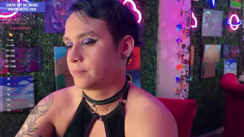 Snapshot of iwillbeyourmuse chatting on January 3, 12:11 am Muse hethey online show from January 3, 12:11 am