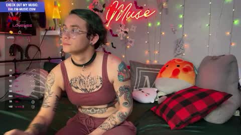 Snapshot of iwillbeyourmuse chatting on February 16, 9:16 pm Muse hethey online show from February 16, 9:16 pm