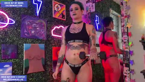 Snapshot of iwillbeyourmuse chatting on September 9, 11:59 pm Muse hethey online show from September 9, 11:59 pm