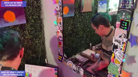 Snapshot of iwillbeyourmuse chatting on September 18, 11:18 pm Muse hethey online show from September 18, 11:18 pm