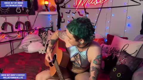 Snapshot of iwillbeyourmuse chatting on October 7, 11:57 pm Muse hethey online show from October 7, 11:57 pm