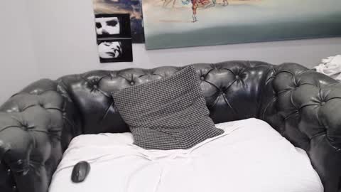 Snapshot of iwillfall_ chatting on December 12, 3:32 am Maxim online show from December 12, 3:32 am