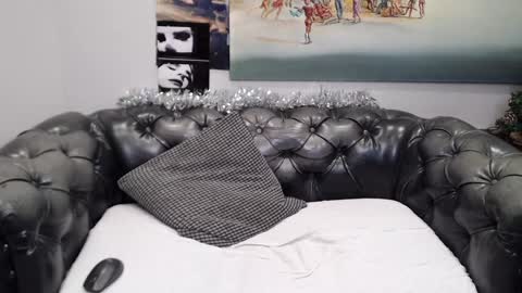 Snapshot of iwillfall_ chatting on December 13, 3:38 am Maxim online show from December 13, 3:38 am