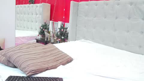 Snapshot of iwillfall_ chatting on December 15, 5:13 am Maxim online show from December 15, 5:13 am