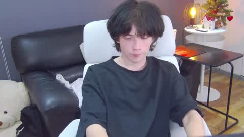 Snapshot of iwillfall_ chatting on December 18, 9:29 pm Maxim online show from December 18, 9:29 pm