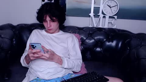 Snapshot of iwillfall_ chatting on February 9, 10:11 pm Maxim online show from February 9, 10:11 pm