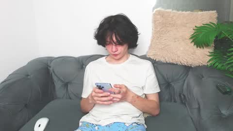 Snapshot of iwillfall_ chatting on February 12, 9:22 pm Maxim online show from February 12, 9:22 pm